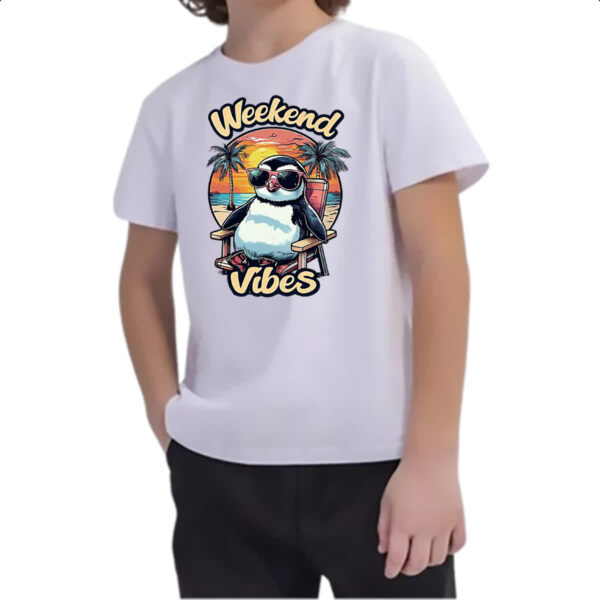 Camiseta Infanto Juvenil Pinguim Weekend Vibes - Imagem 2