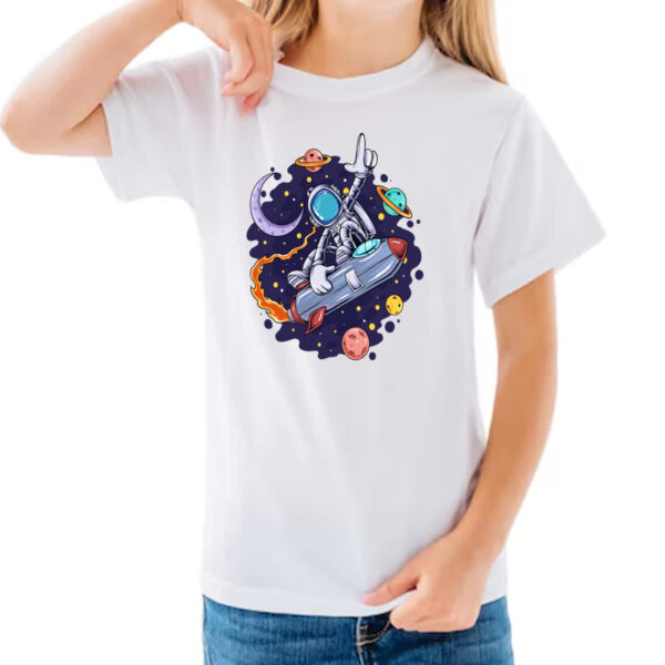 Camiseta Infanto Juvenil Surfando na nave - Image 3