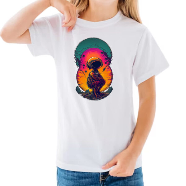 Camiseta Infanto Juvenil Astronauta relaxamento lunar - Imagem 3