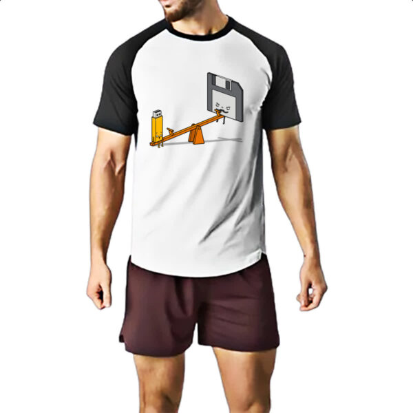 Camiseta Raglan TI pendriver e disquete na gangorra - Imagem 2