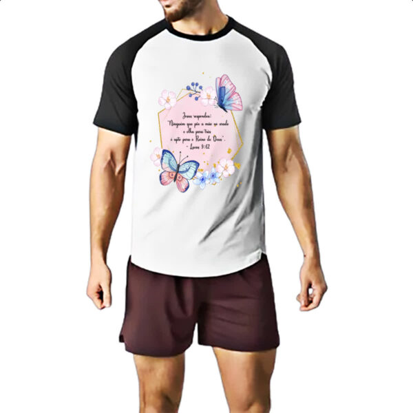 Camiseta Raglan Versiculo Moldurado Ninguem poe a mao no arado - Imagem 2