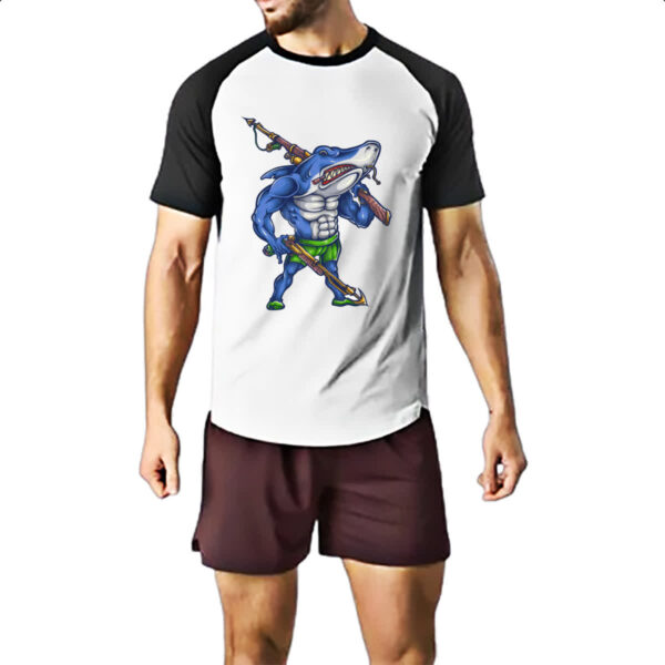 Camiseta Raglan Tubarao cacador armado - Image 2