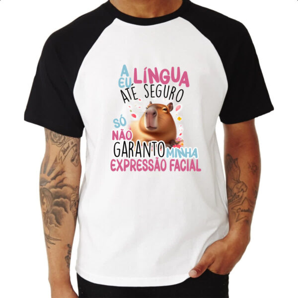 Camiseta Raglan Capivara lingua eu seguro - Imagem 3