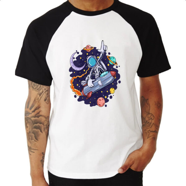 Camiseta Raglan Surfando na nave - Imagem 3