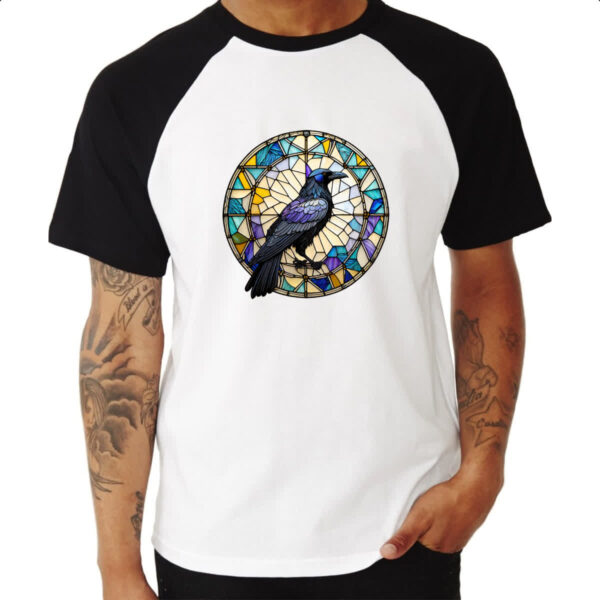 Camiseta Raglan Vitral corvo - Imagem 3