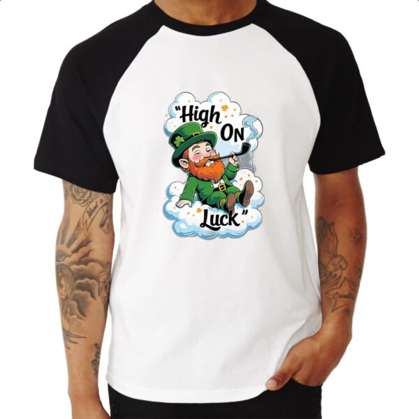 Camiseta Raglan Leprechaun cheio de sorte - Imagem 3