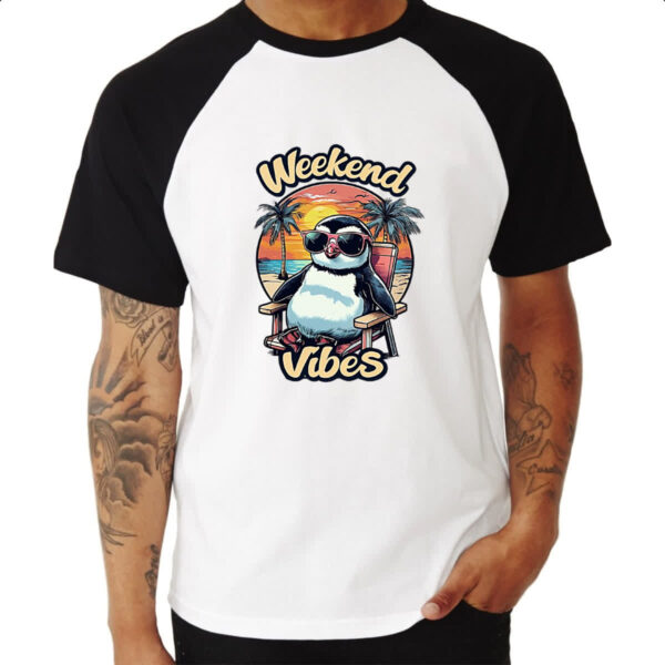 Camiseta Raglan Pinguim Weekend Vibes - Imagem 3