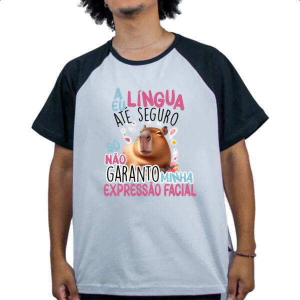 Camiseta Raglan Capivara lingua eu seguro - Imagem 4