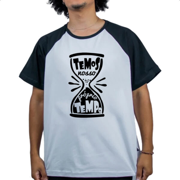 Camiseta Raglan Temos nosso proprio tempo - Imagem 4
