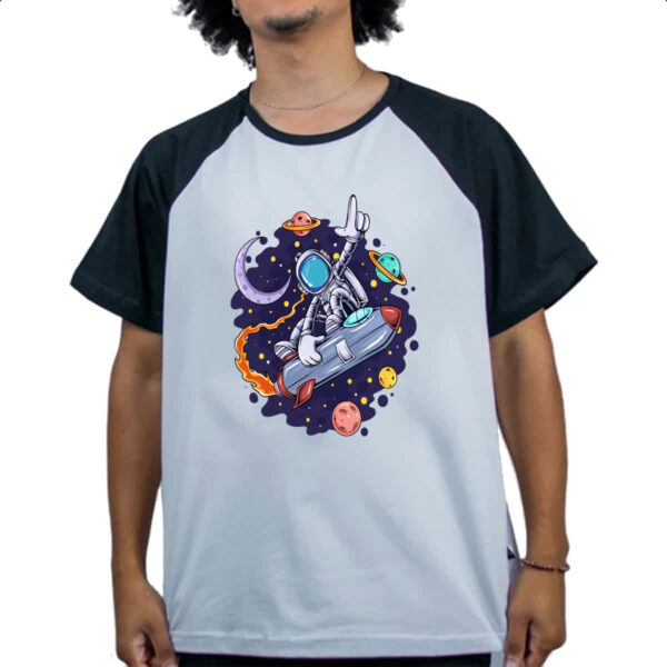 Camiseta Raglan Surfando na nave - Imagem 4