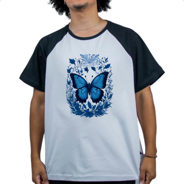 Camiseta Raglan Borboleta azul com flores e folhas - Imagem 4