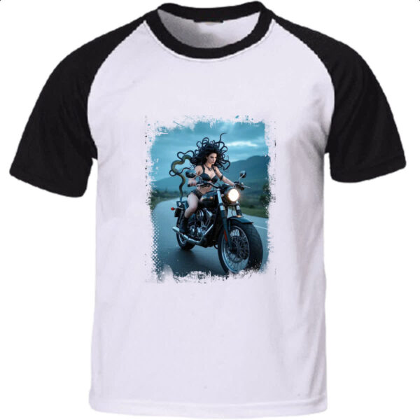 Camiseta Raglan Medusa andando de moto