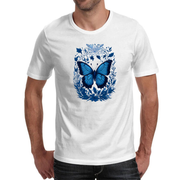 Camiseta Unissex Borboleta azul com flores e folhas - Imagem 2