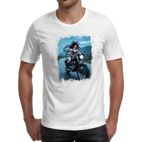 Camiseta Unissex Medusa andando de moto - Imagem 2