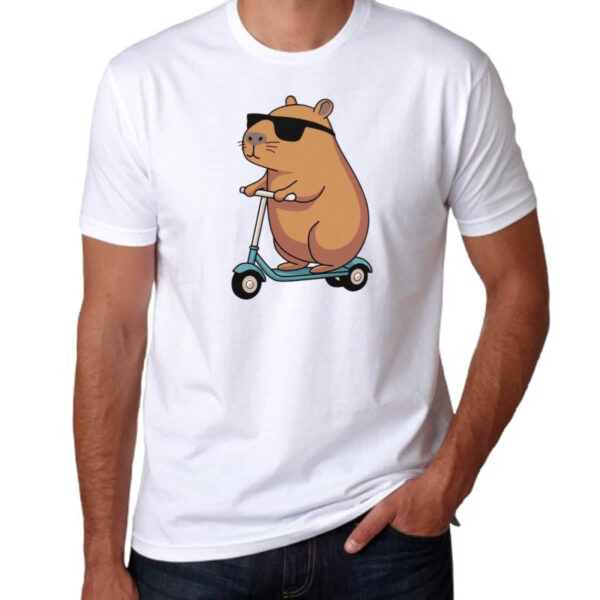 Camiseta Unissex Capivara no patinete - Imagem 3