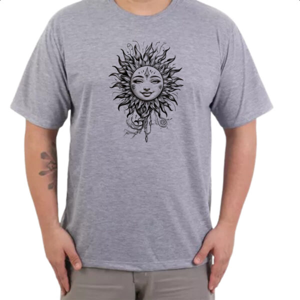 Camiseta Cinza Sol blackwork tatoo style - Imagem 3