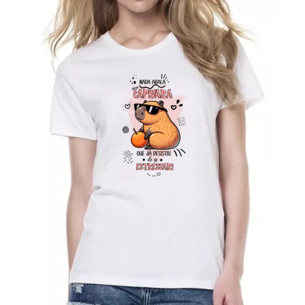 Camiseta Baby Look Capivara nada abala - Imagem 2