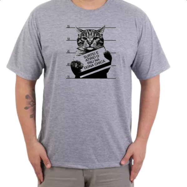 Camiseta Cinza Surtei atirei pau dona chica - Imagem 3