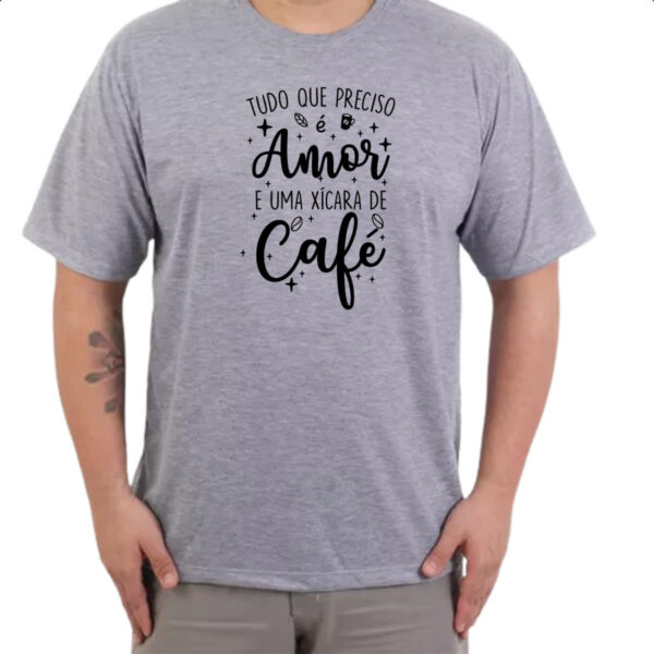 Camiseta Cinza Tudo que preciso amor e cafe - Imagem 3