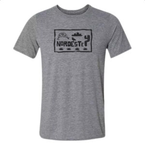 Camiseta Cinza Nordeste Placa Xilografia Elementos