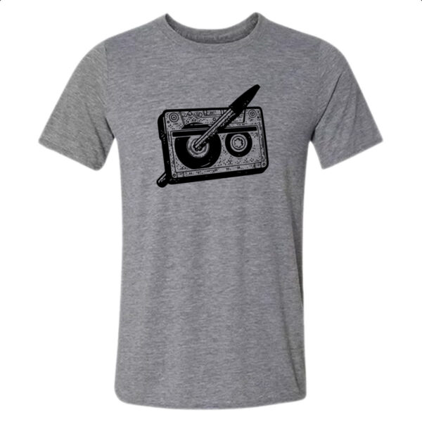 Camiseta Cinza Nostalgia Fita K7 e Caneta