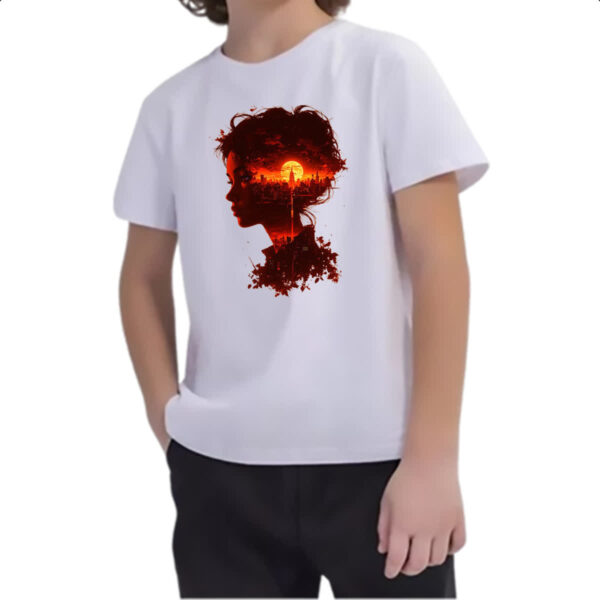 Camiseta Infanto Juvenil Silueta feminina sunset red art - Imagem 2