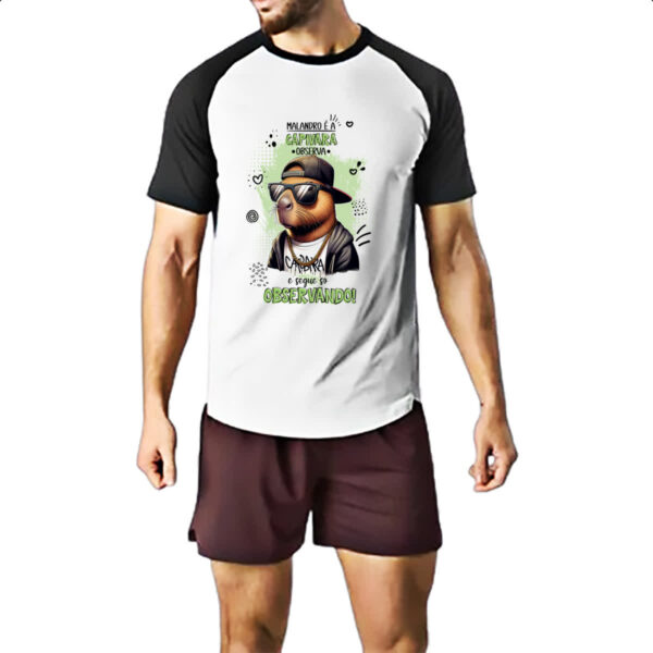 Camiseta Raglan Capivara observando - Imagem 2