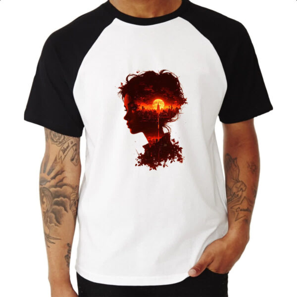 Camiseta Raglan Silueta feminina sunset red art - Imagem 3