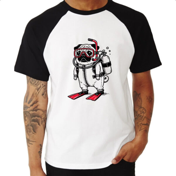Camiseta Raglan Pug Mergulhador - Imagem 3