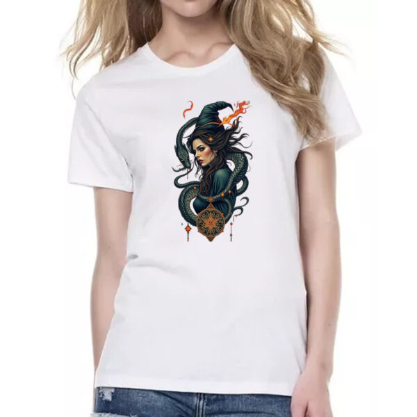 Camiseta Baby Look Feiticeira e a serpente - Imagem 2