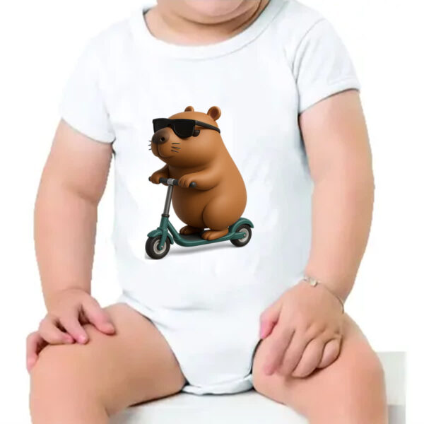Body infantil Capivara no patinete 3D - Imagem 4