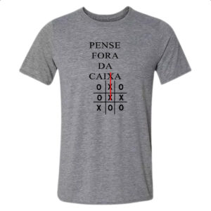 Camiseta Cinza Pense fora da caixa jogo da velha