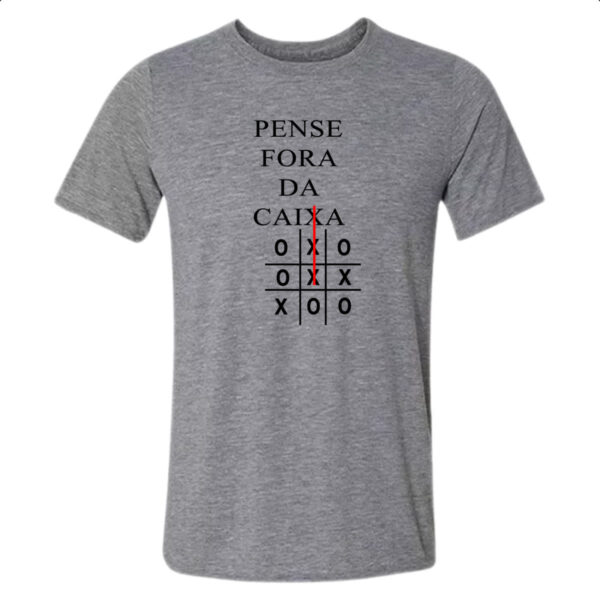 Camiseta Cinza Pense fora da caixa jogo da velha