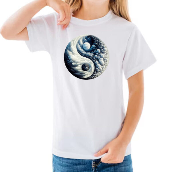 Camiseta Infanto Juvenil Yin Yang Nuvens - Imagem 3