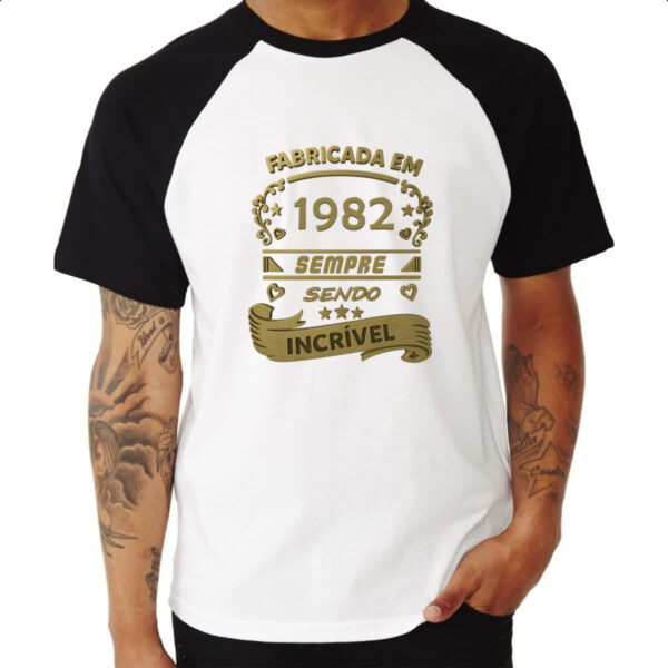 Camiseta Raglan Fabricada em 1982 sendo incrivel - Imagem 3
