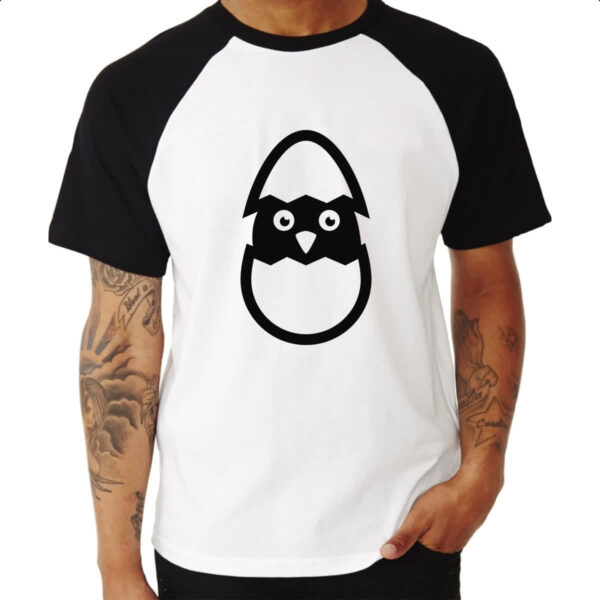 Camiseta Raglan Pintinho nascendo linear arte - Imagem 3
