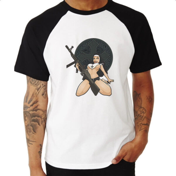 Camiseta Raglan Freira Guerrilheira - Imagem 3