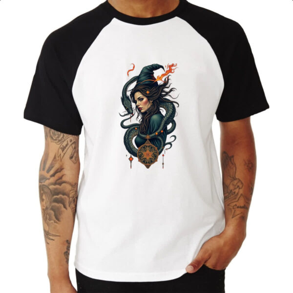 Camiseta Raglan Feiticeira e a serpente - Imagem 3