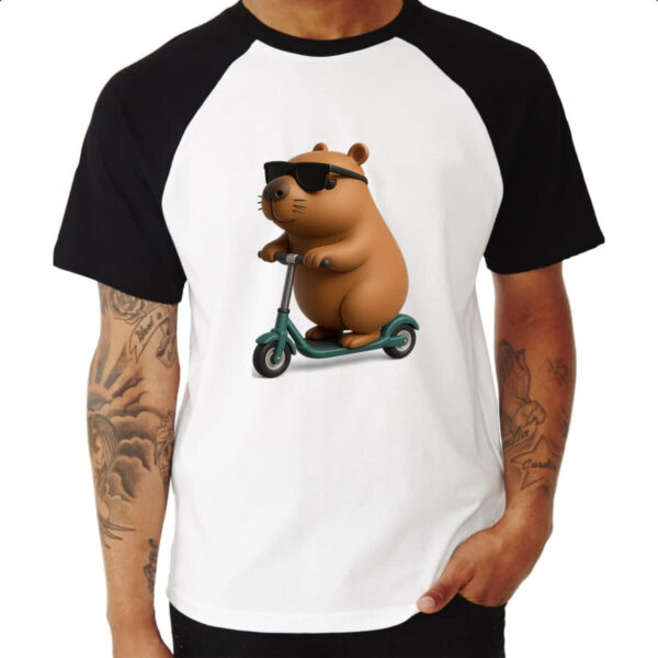 Camiseta Raglan Capivara no patinete 3D - Imagem 3