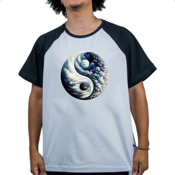 Camiseta Raglan Yin Yang Nuvens - Imagem 4