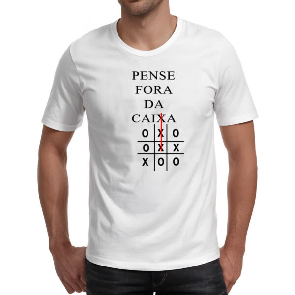 Camiseta Unissex Pense fora da caixa jogo da velha - Imagem 2