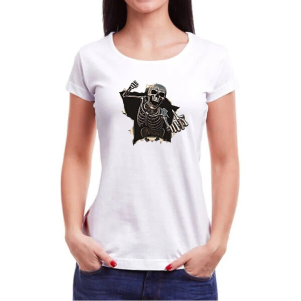 Camiseta Baby Look Caveira mal educada rasgando camisa - Imagem 3