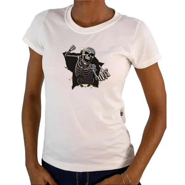 Camiseta Baby Look Caveira mal educada rasgando camisa - Imagem 4