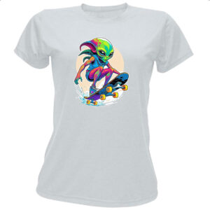 Camiseta Baby Look ET andando de skate