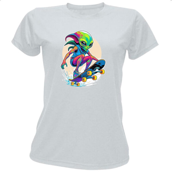 Camiseta Baby Look ET andando de skate