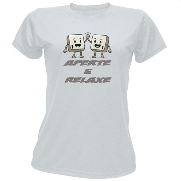 Camiseta Baby Look Aperta e relaxa
