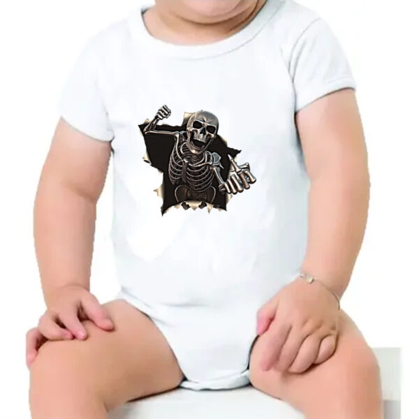 Body infantil Caveira mal educada rasgando camisa - Imagem 4