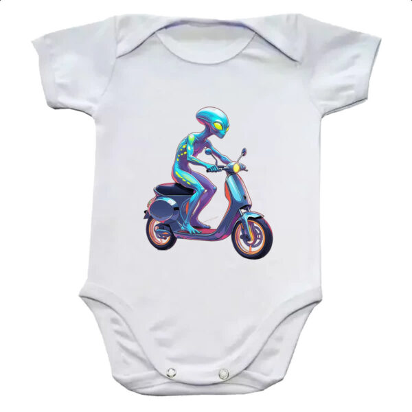 Body infantil ET andando de moto