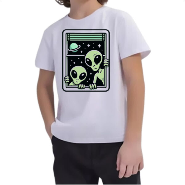 Camiseta Infanto Juvenil Aliens na janela - Imagem 2