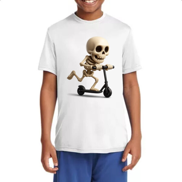 Camiseta Infanto Juvenil Caveira Cute andando de patinete - Imagem 4